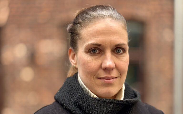 IMG_7104 kopi. til webjpg STORE SMERTER: Marthe Steinmann lever med daglige smerter etter vold og overgrep, noe som har gjort henne 100 prosent ufør. Foto: Marte Nordahl.