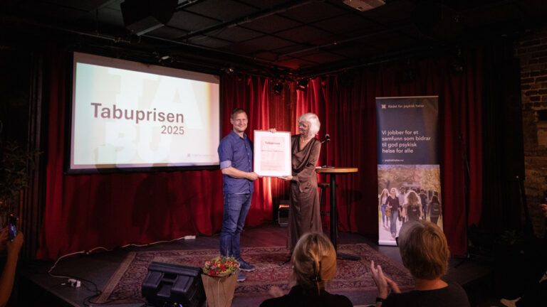 IMG_5977 kopi ÅRETS TABUPRIS: Bjarne Hansen ble i dag tildelt årets Tabupris i dag av Rådet for psykisk helse.