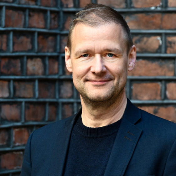 KREVER N UAVHENGIG GRANSKNING: Psykologspesialist og styreleder i Landsforeningen mot seksuelle overgrep (LMSO), Bjarne Hansen, mener en dom ikke er nok. (Foto: Anne Marie Huck)